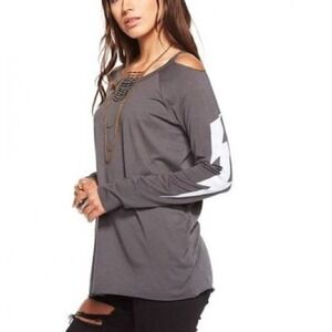 Chaser cold shoulder lightening bolt top grey